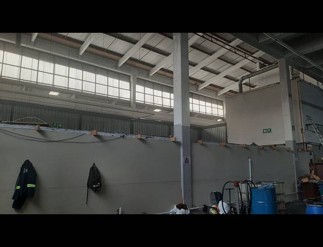 3,120M² WAREHOUSE TO LET IN NEW GERMANY